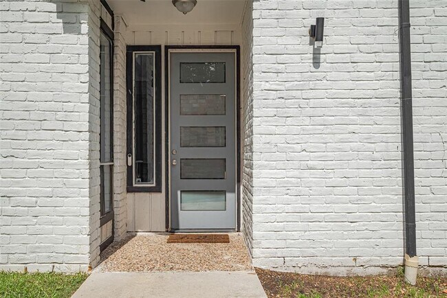 Foto del edificio - 1014 Fleetwood Pl Dr