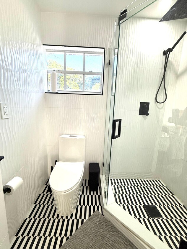 Foto del edificio - 725 NE 7th St