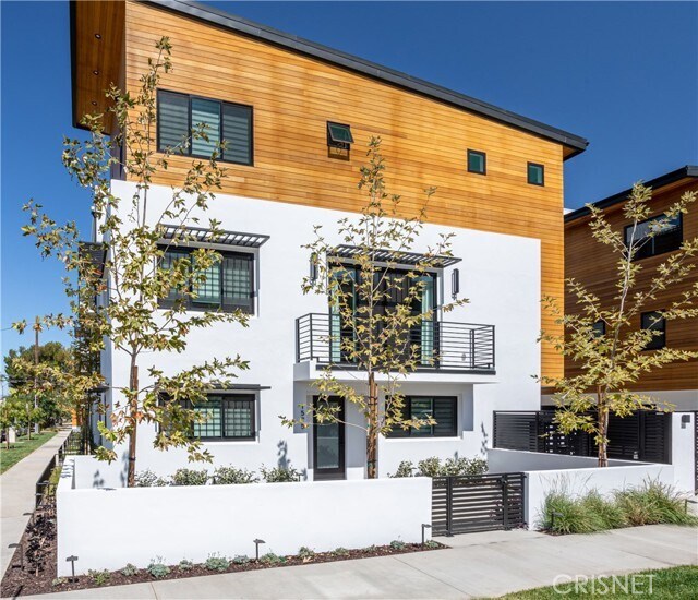 Building Photo - 5939 Pickford St