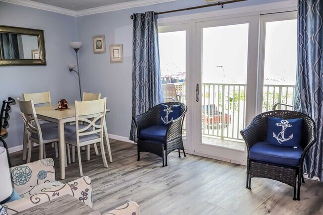 Building Photo - 5008 Gulf Blvd