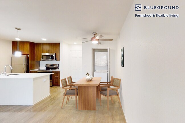 Building Photo - 333 1st St