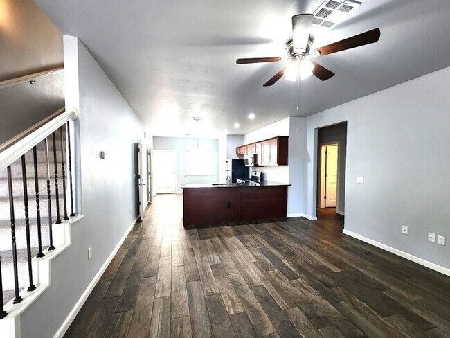 Foto del edificio - Spacious 5 Bedroom 3 Bath In Highland Park Add in Edmond