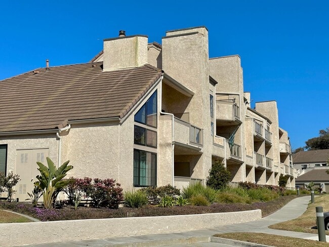 Building Photo - 2 Bedroom + 2 Bathroom Condo |  Surfside IV Gated Community | Unfurnished