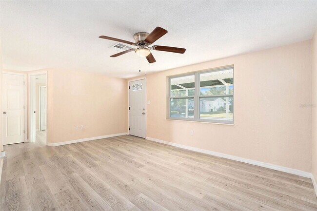 Foto del edificio - 7321 Parrot Dr