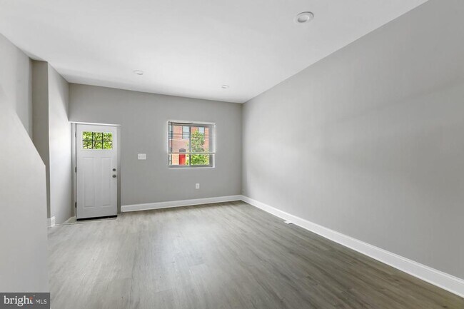 Building Photo - 127 S Eaton St