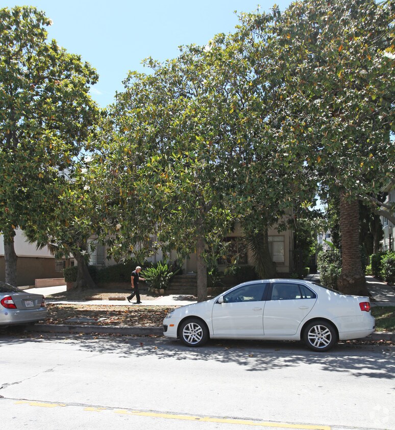 Foto del edificio - 1819 N Normandie Ave