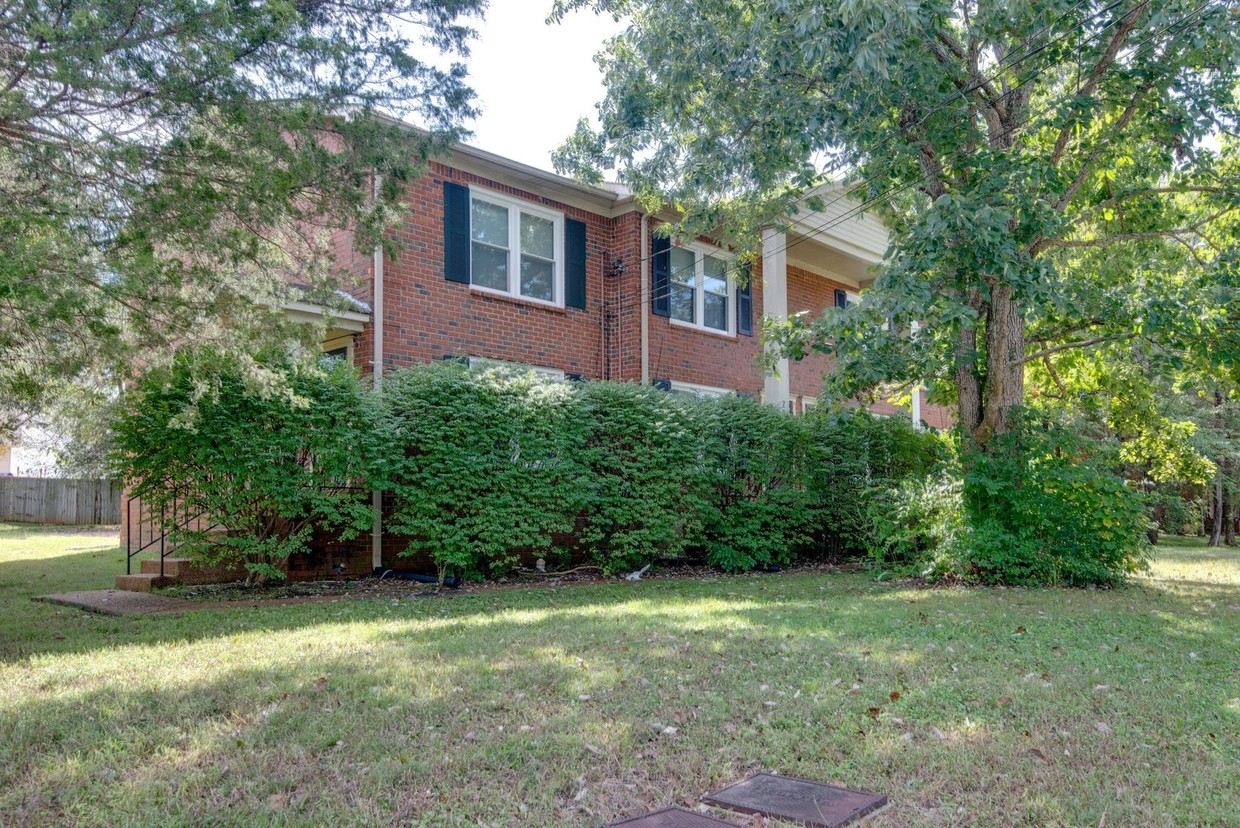 Primary Photo - 2 bedroom 1.5 bath