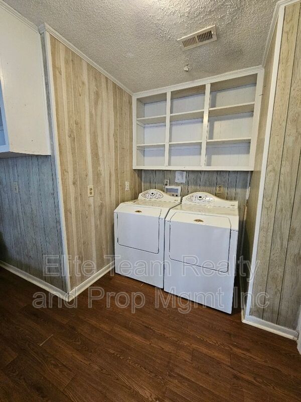 Building Photo - 10278 Silver Mine Rd