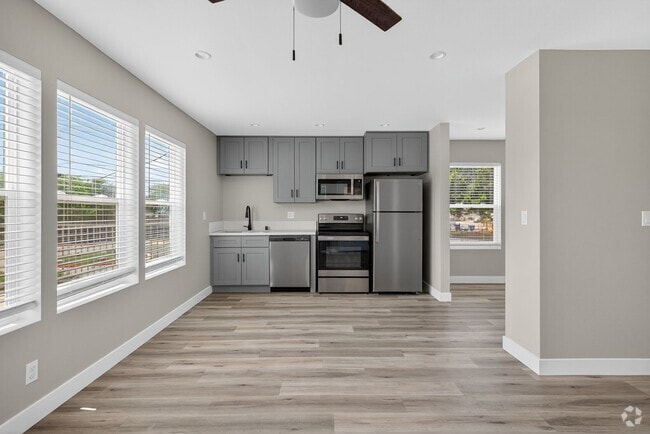 Building Photo - 113 S Lillie Ave