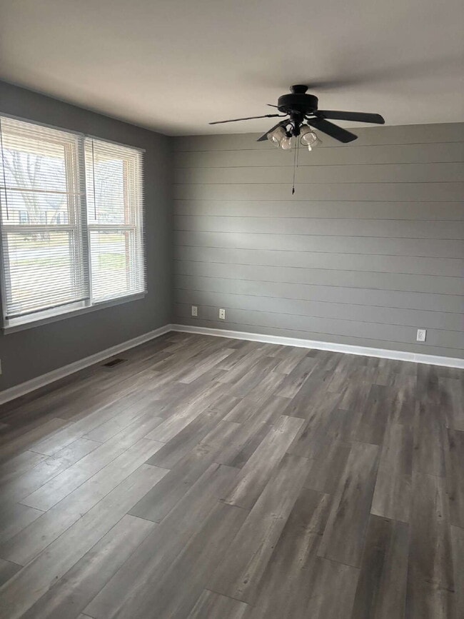 Foto del edificio - 392 Roselawn Dr