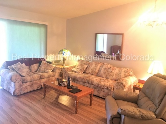 Foto del edificio - Condo in the 55+ Community of Windsor Gardens