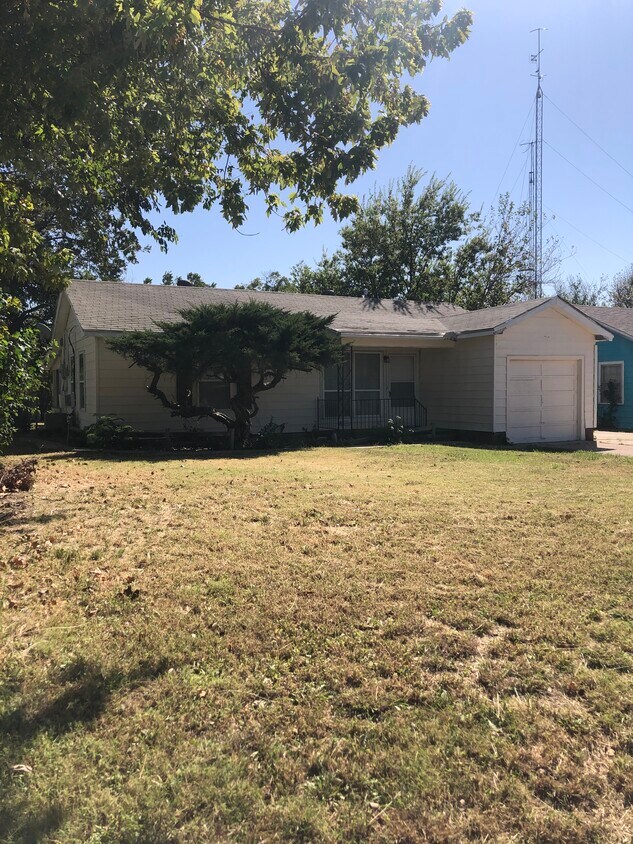Primary Photo - 2158 NW Lincoln Ave
