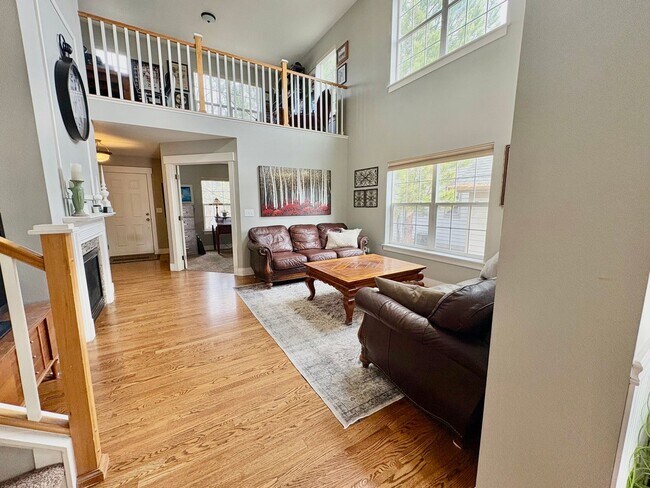 Foto del edificio - Stunning Home with ~4,000sqft of Living Space In a Great Location!