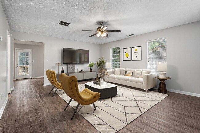 Foto del edificio - Modern 2-Story Home with Deck & Private Wooded Backyard