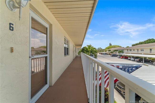 Building Photo - 2950 SE Ocean Blvd
