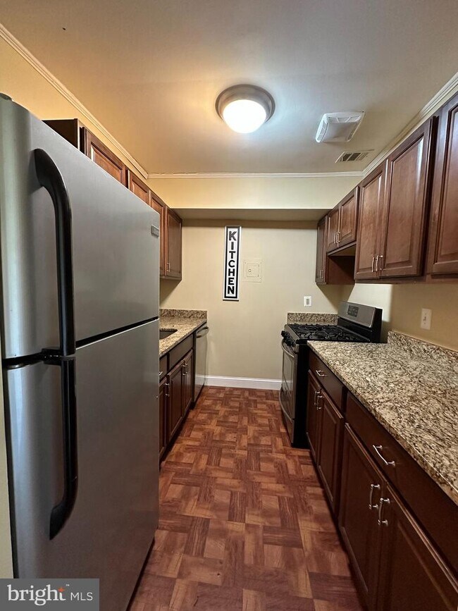 Foto del edificio - 7985 Audubon Ave