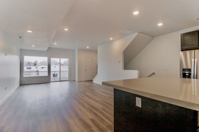 Building Photo - Amazing Modern three-story new build townh...
