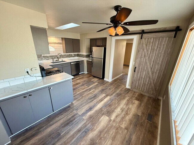 Foto del edificio - Welcome to this Charming 3 bedroom, 2 bath...