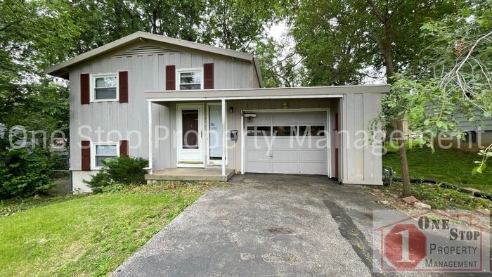 Primary Photo - Split level 3 bedroom, 1.5 bathroom, and 1...