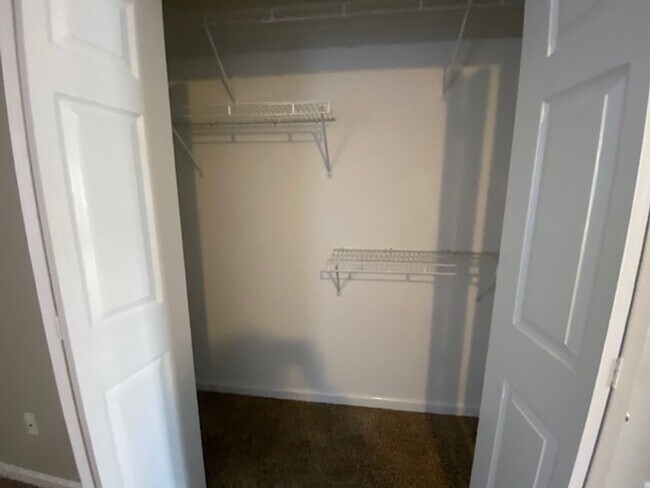 Building Photo - 2 Bedroom 1.5 Bath Townhouse