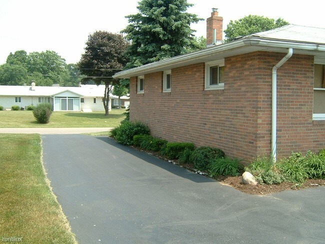 Building Photo - 4537 Orchard Dale Dr NW