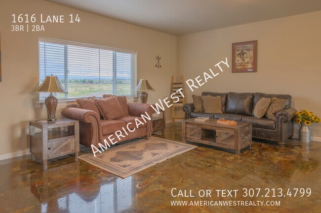 Foto del edificio - 3 bed 2 bath with garage