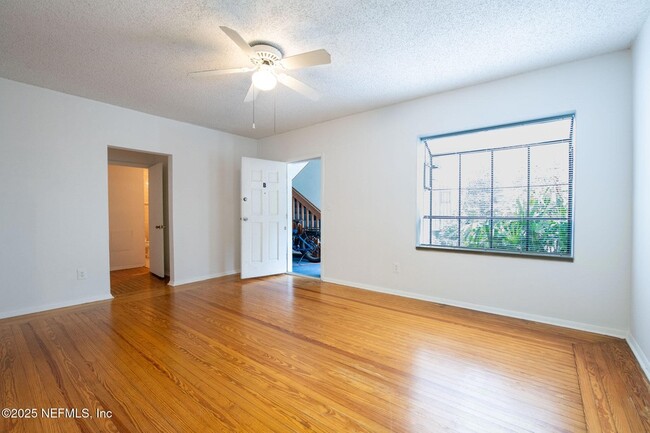 Building Photo - 122 4th Ave N