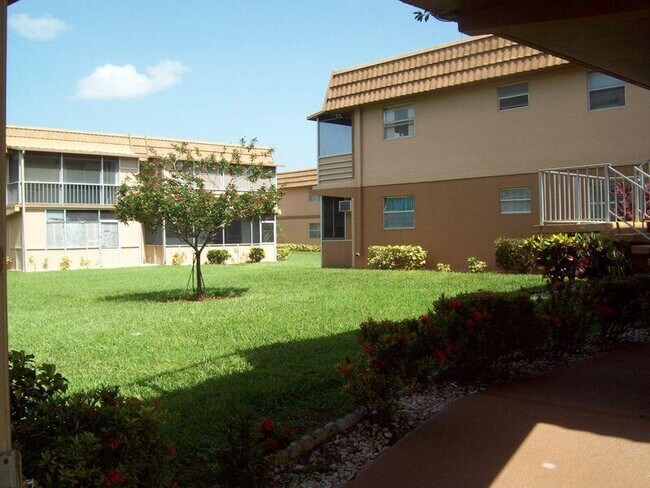 Foto del edificio - 347 Flanders Dr