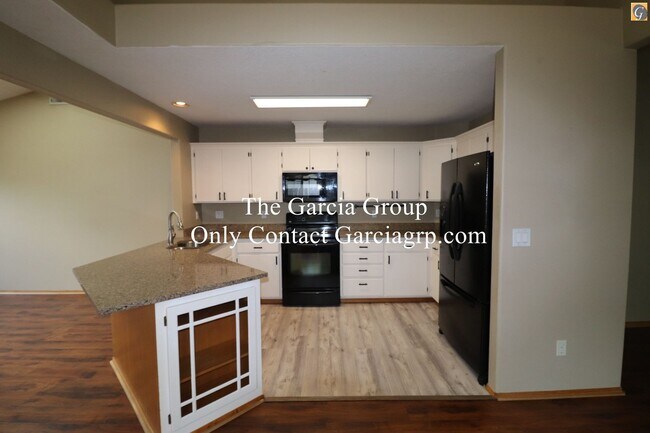 Building Photo - Single Story Tualatin Home with Private Pa...