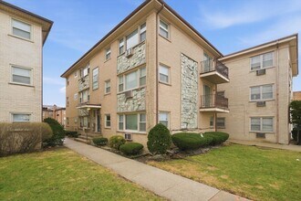Building Photo - 7709 W Marwood Ave