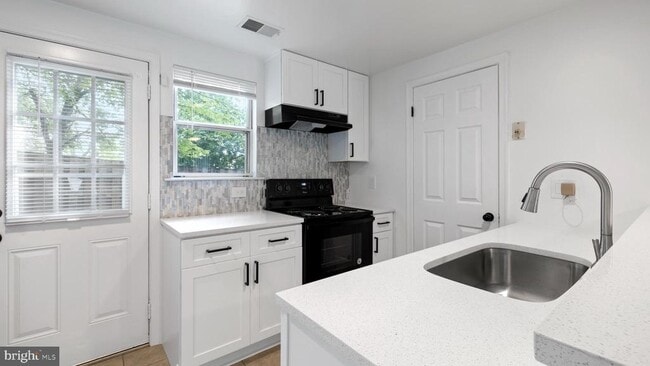 Building Photo - 4389 Pembrook Village Dr