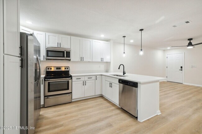 Foto del edificio - 2636 Sunnyside Dr