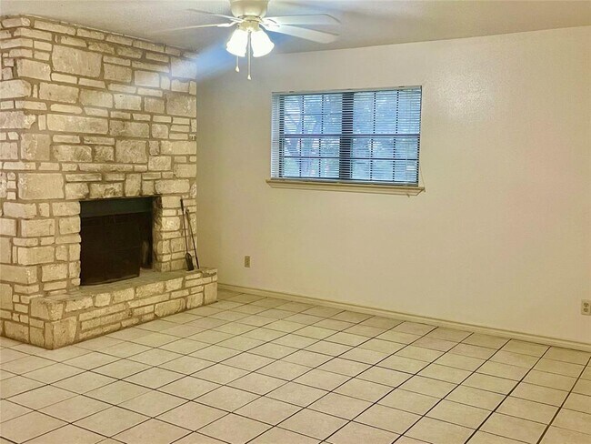 Building Photo - 6405 Lohman Ford Rd