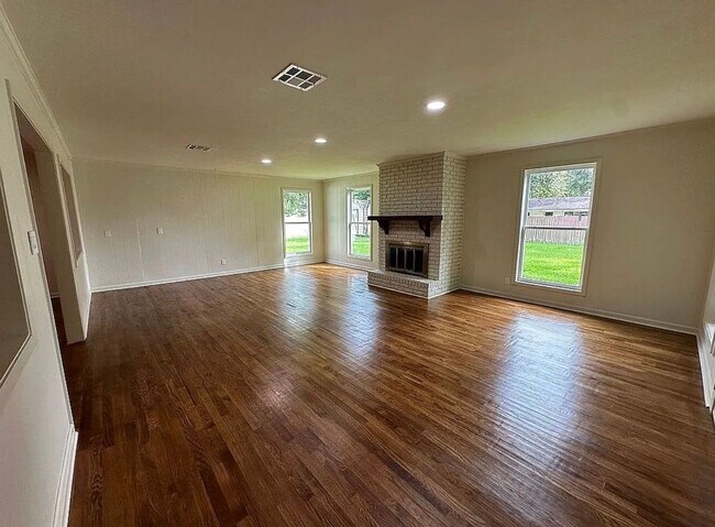 Foto del edificio - 214 Brentwood Blvd