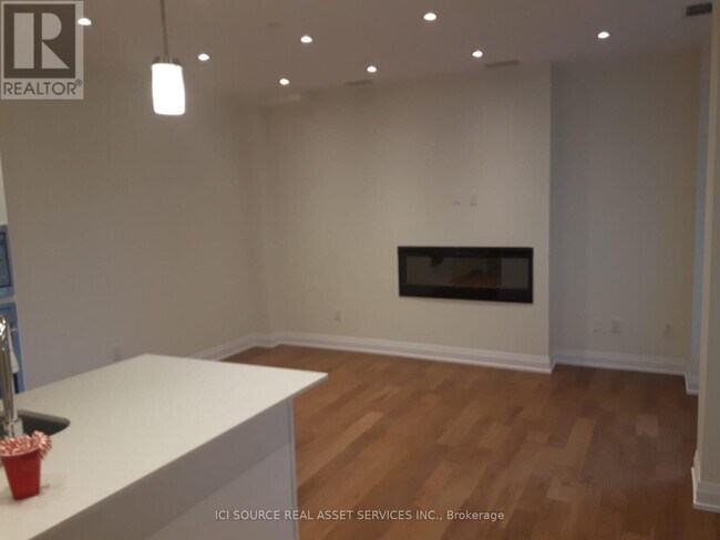 Photo du bâtiment - 200 Woodbine Ave