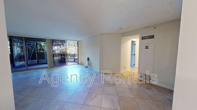 Building Photo - 425 South St