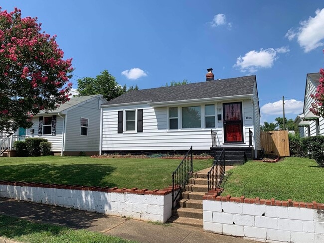 Building Photo - Beautiful 2 Bedroom Single Family Home