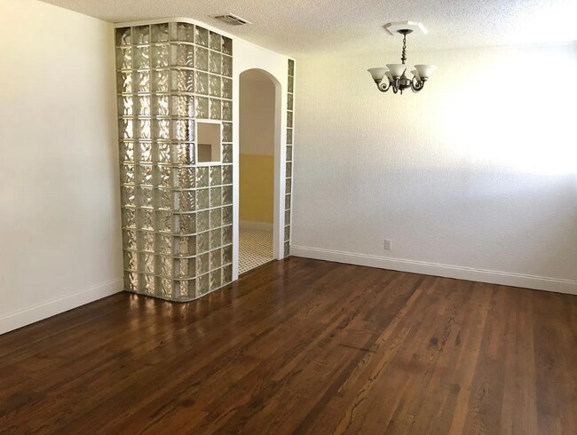 Foto del edificio - Charming Four-Bedroom Home Close to TTU Ready for Summer 2026