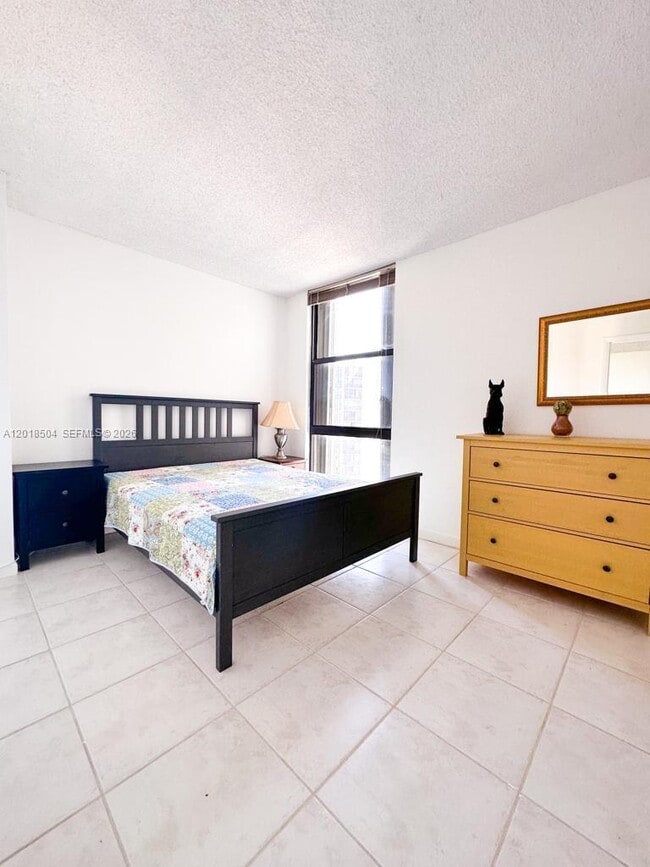 Building Photo - 20335 W Country Club Dr