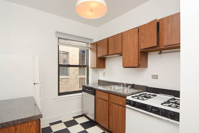 Foto del edificio - 3521 S Racine Ave