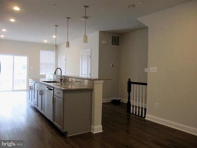 Building Photo - 7111 Tyndale Way