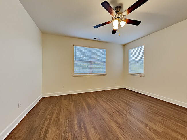 Building Photo - 5225 Lake Maxwell Drive
