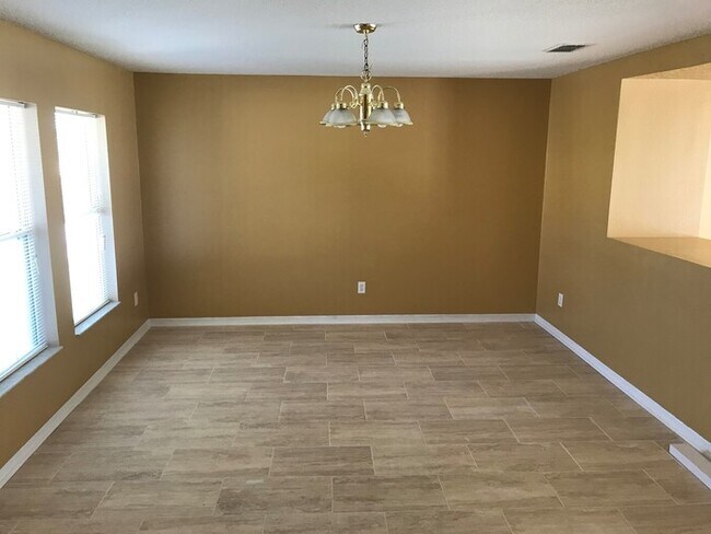 Foto del edificio - Gorgeous 4 Bedroom/2.5 Bathroom in the Oak...