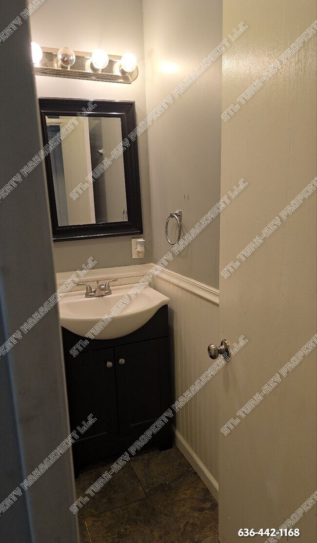 Building Photo - 7445 Blanding Dr
