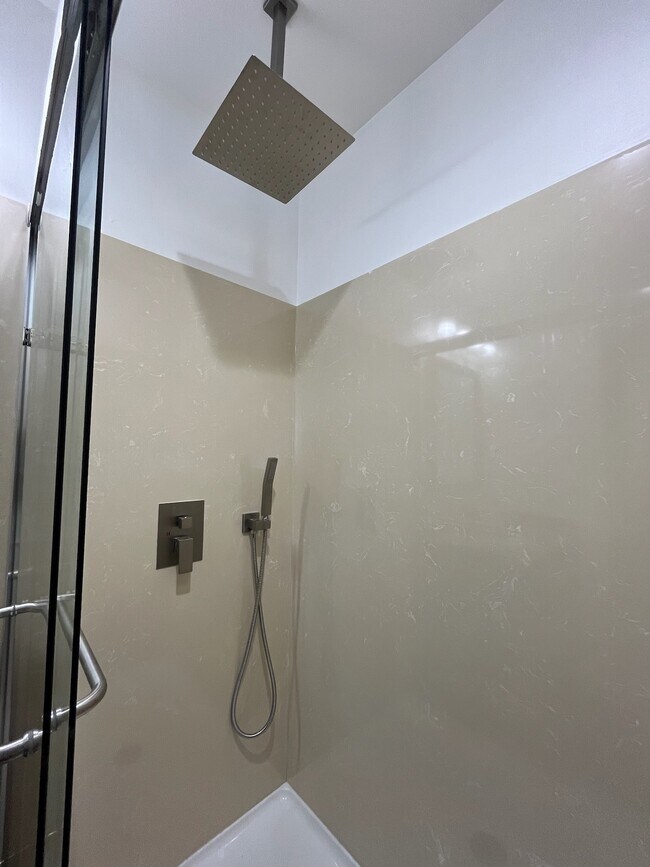 Foto del edificio - 324 Nassau Ln