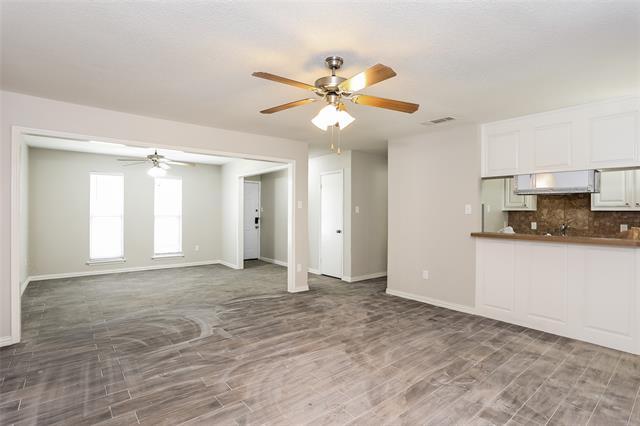 Building Photo - 1104 Bois D Arc St