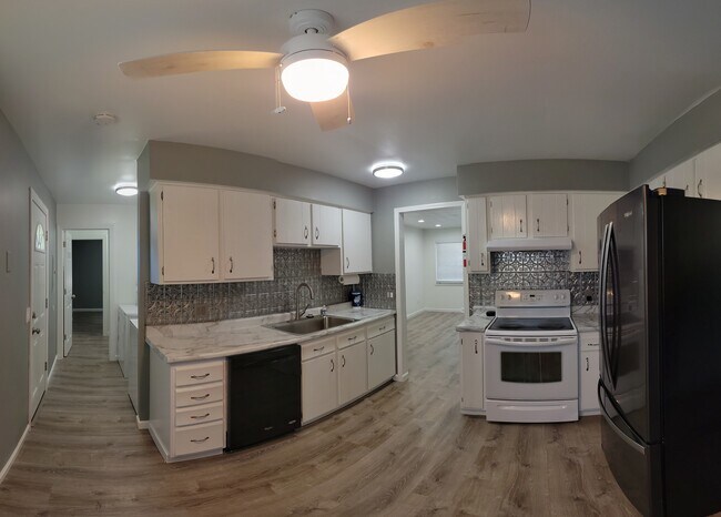 Kitchen - 1307 Eastland Dr