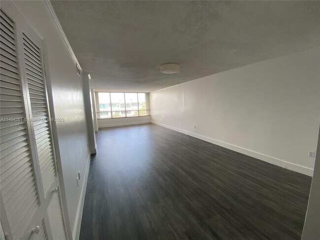 Building Photo - 10230 Collins Ave