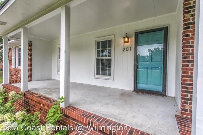 Building Photo - 3 br, 2 bath House - 201 South Cardinal Drive
