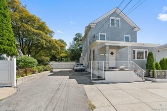 Building Photo - 14 Alder St